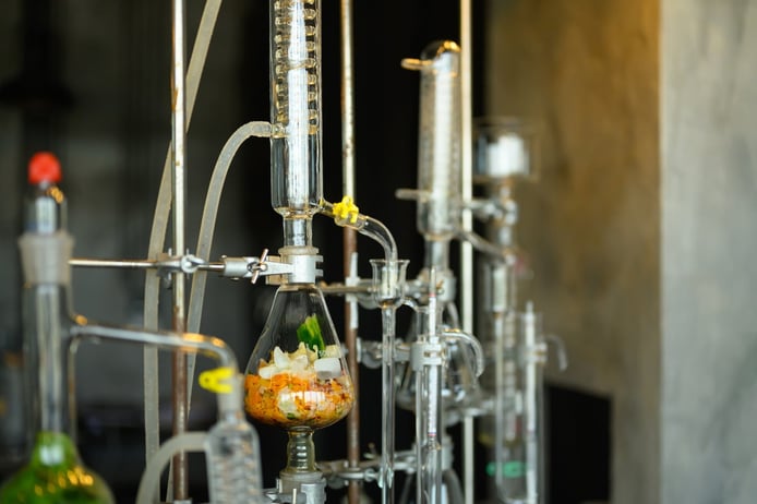 18 • Ancien alambic d’un parfumeur • © Adobe Stock_2015393345