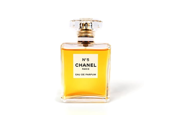 19 • Eau de parfum Chanel N°5 • © Adobe Stock_652934476