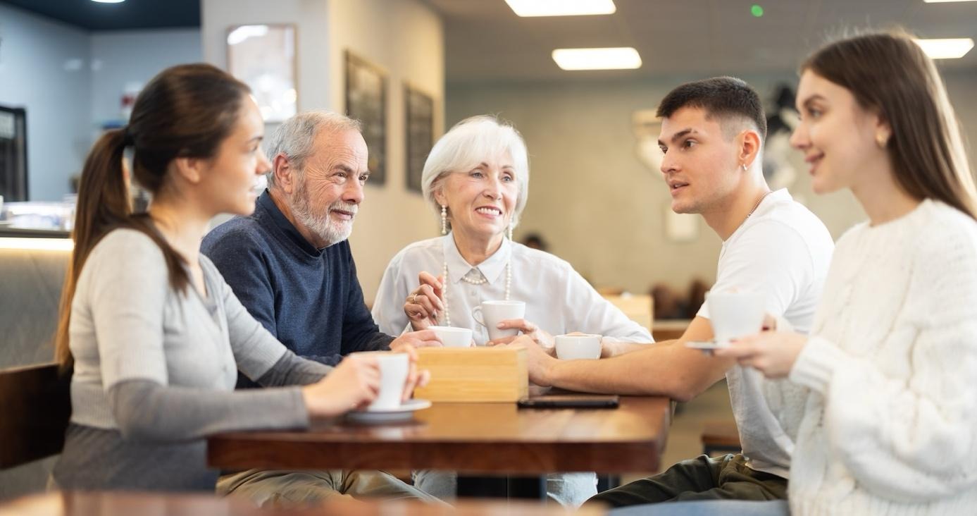 Une image contenant personne, habits, Visage humain, intérieur Le contenu généré par l’IA peut être incorrect_