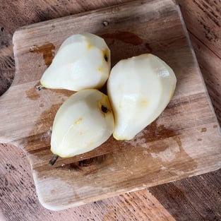 poires épluchées